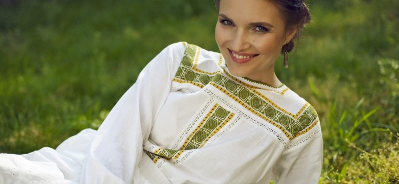 O rumuńskiej koszuli ludowej. Wywiad z twórczynią Măiestria